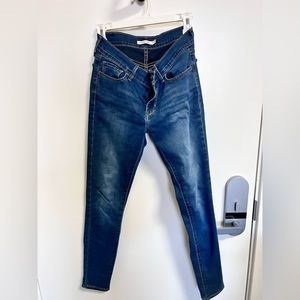 Gently used Levi’s 710 super skinny jeans, size 29. Inseam  29.